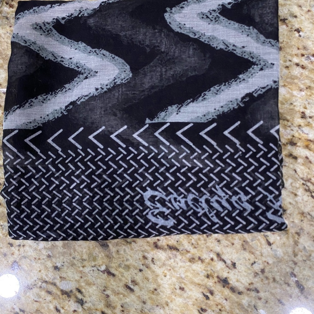 Pretty Lightweight Chevron Patterned Infinity Scarf OS - Picture 5 of 6